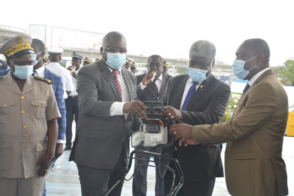 REMISE DE MATÉRIEL TECHNIQUE À LA DIRECTION DES PARCS ET JARDINS DU DISTRICT AUTONOME D'ABIDJAN (DAA)