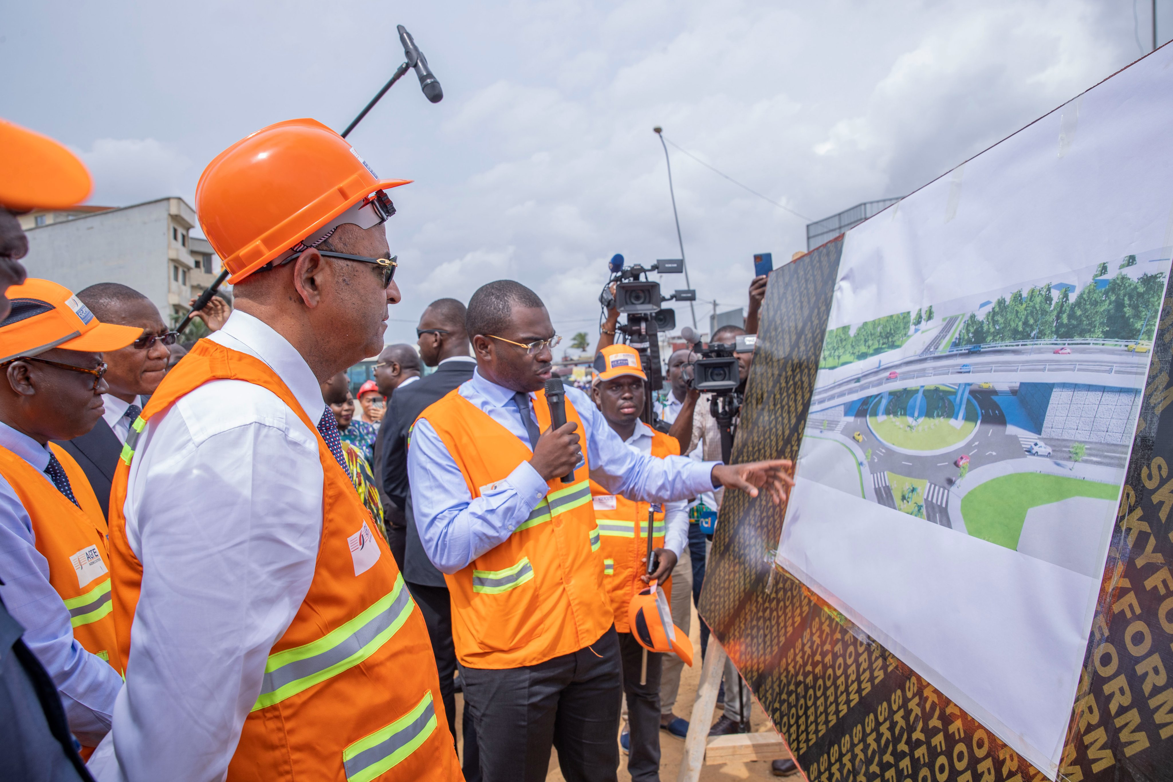 4ème PONT, SORTIES OUEST ET EST D’ABIDJAN : LE PREMIER MINISTRE PATRICK ACHI SATISFAIT DE L’ETAT D’AVANCEMENT DES TRAVAUX